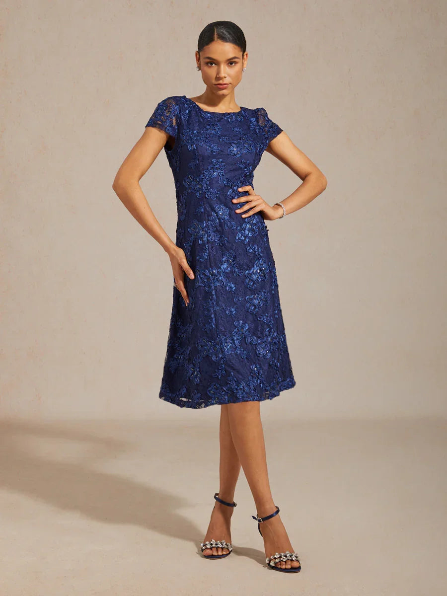 Kleid mit Rosettenspitze, U-Boot-Ausschnitt und A-Linien-Schnitt