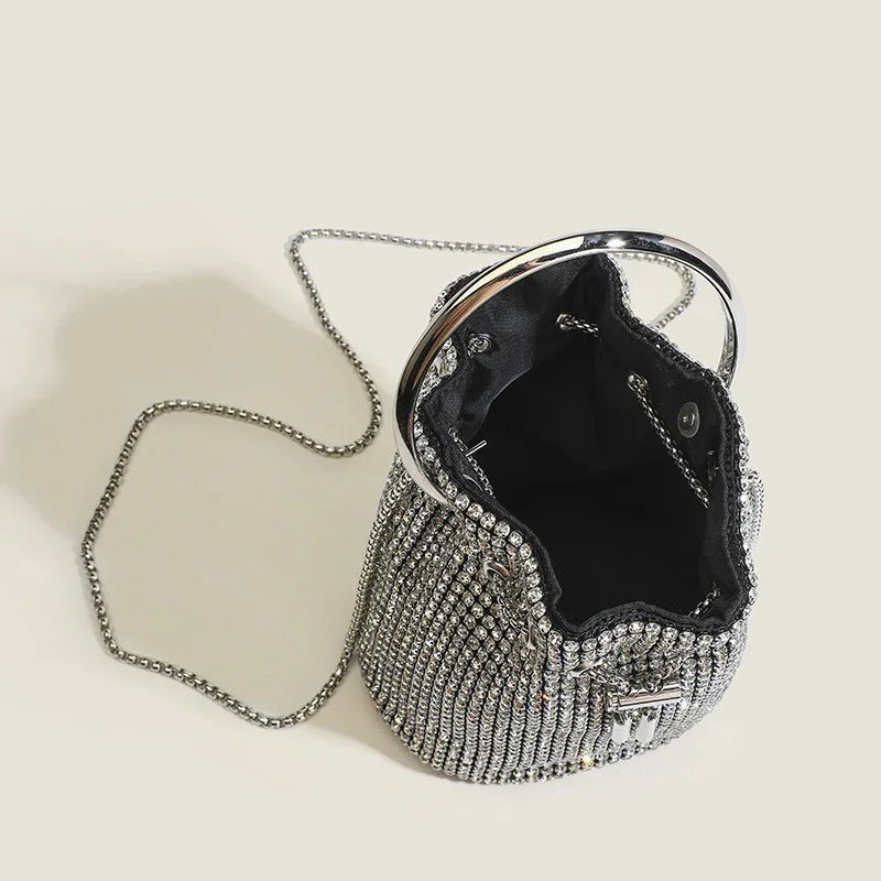 Clutch mit Strass-Kette