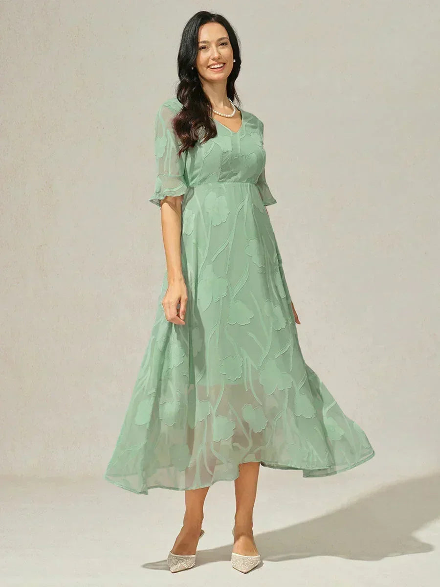 Maxikleid mit Rüschen und flatternder Spitze