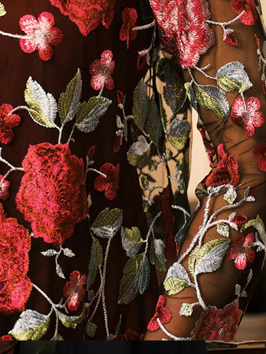 Jacke aus Spitze mit Blumenstickerei