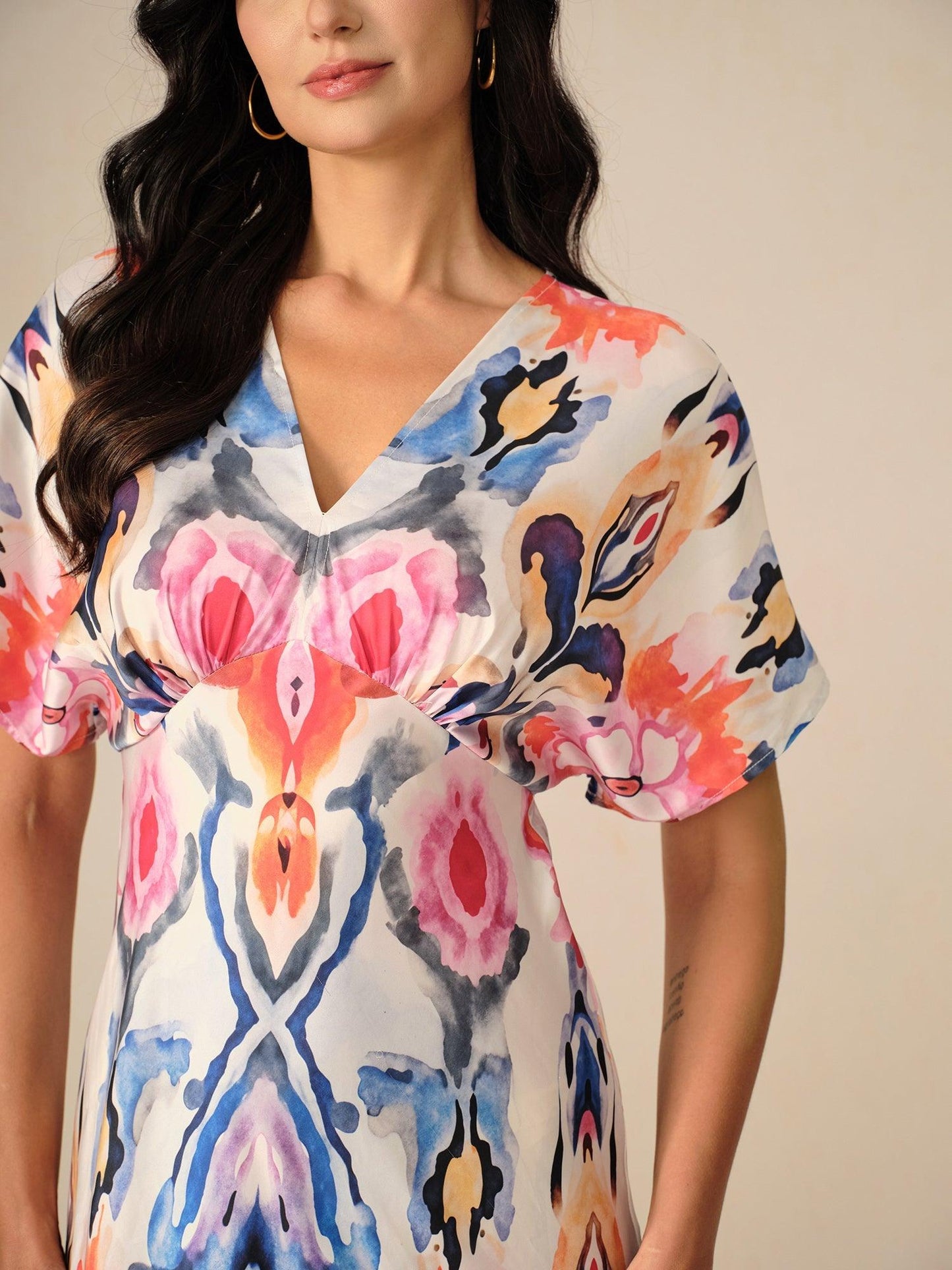 Robe longue en satin tie-dye