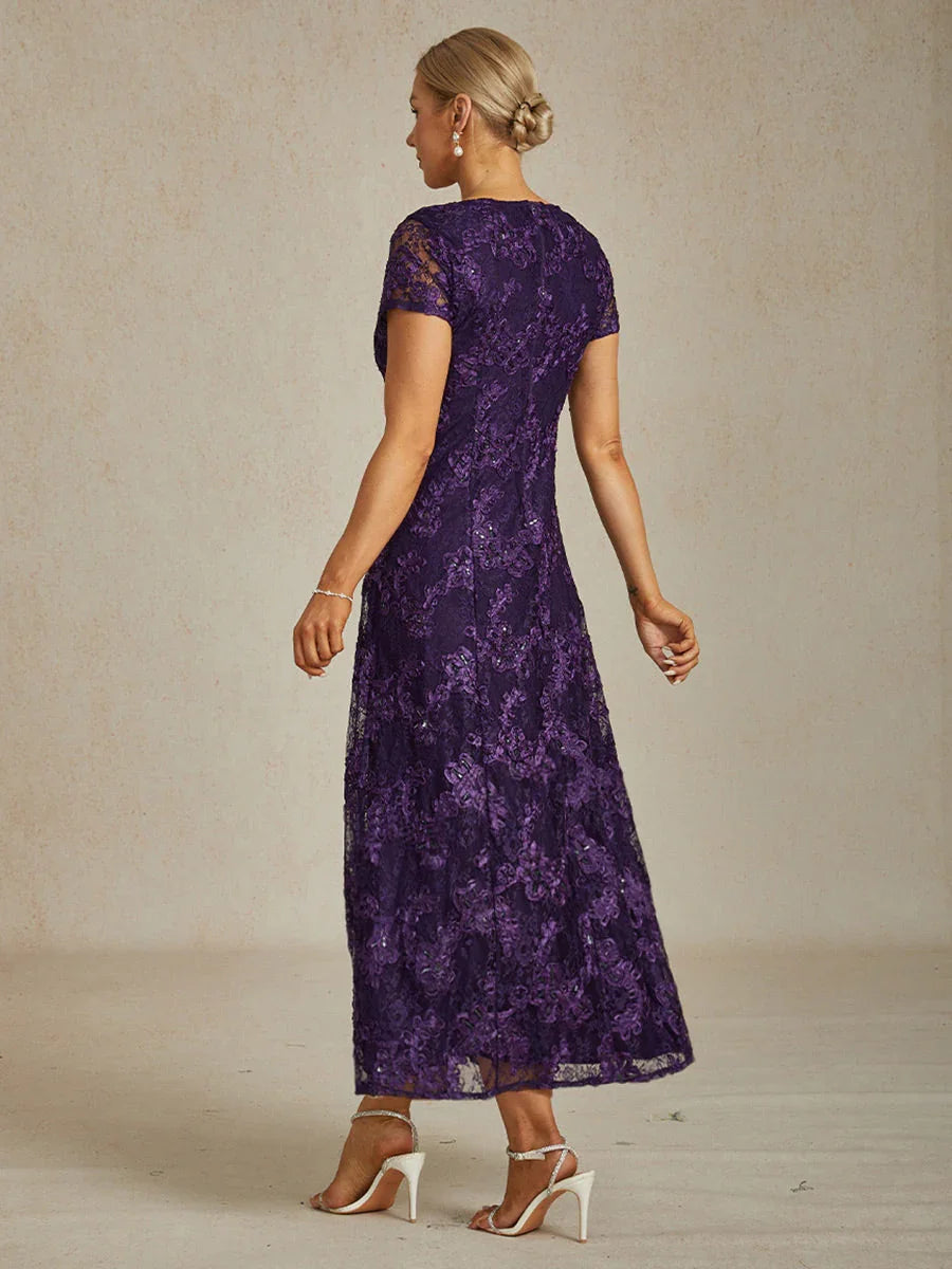 Abito a linea A con pizzo a rosetta e decorazioni in paillettes
