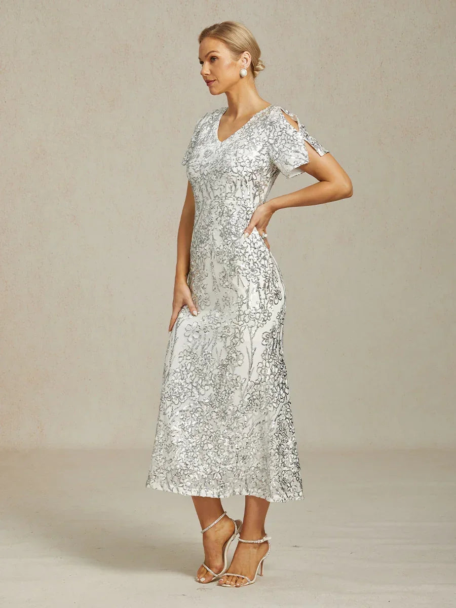 Elegantes Paillettenkleid mit V-Ausschnitt und kalten Schultern