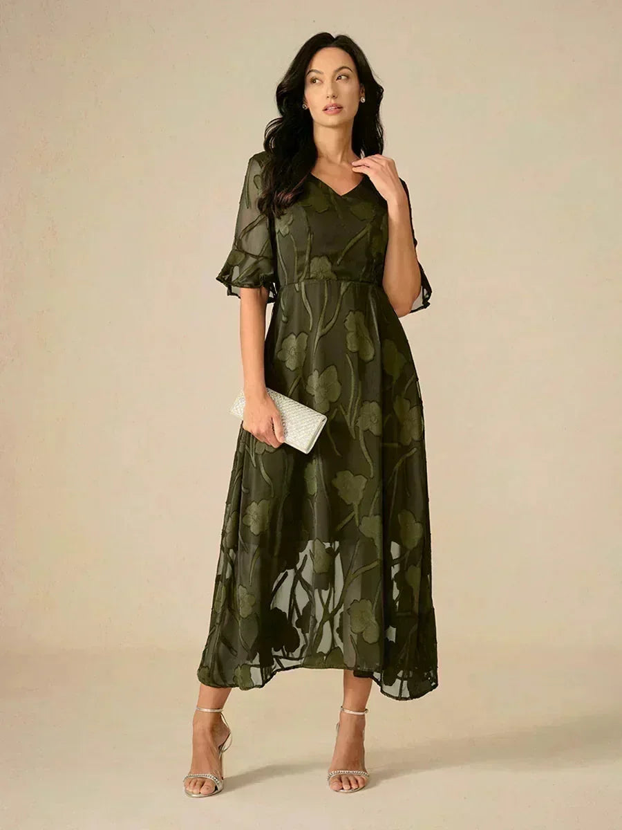 Maxikleid mit Rüschen und flatternder Spitze