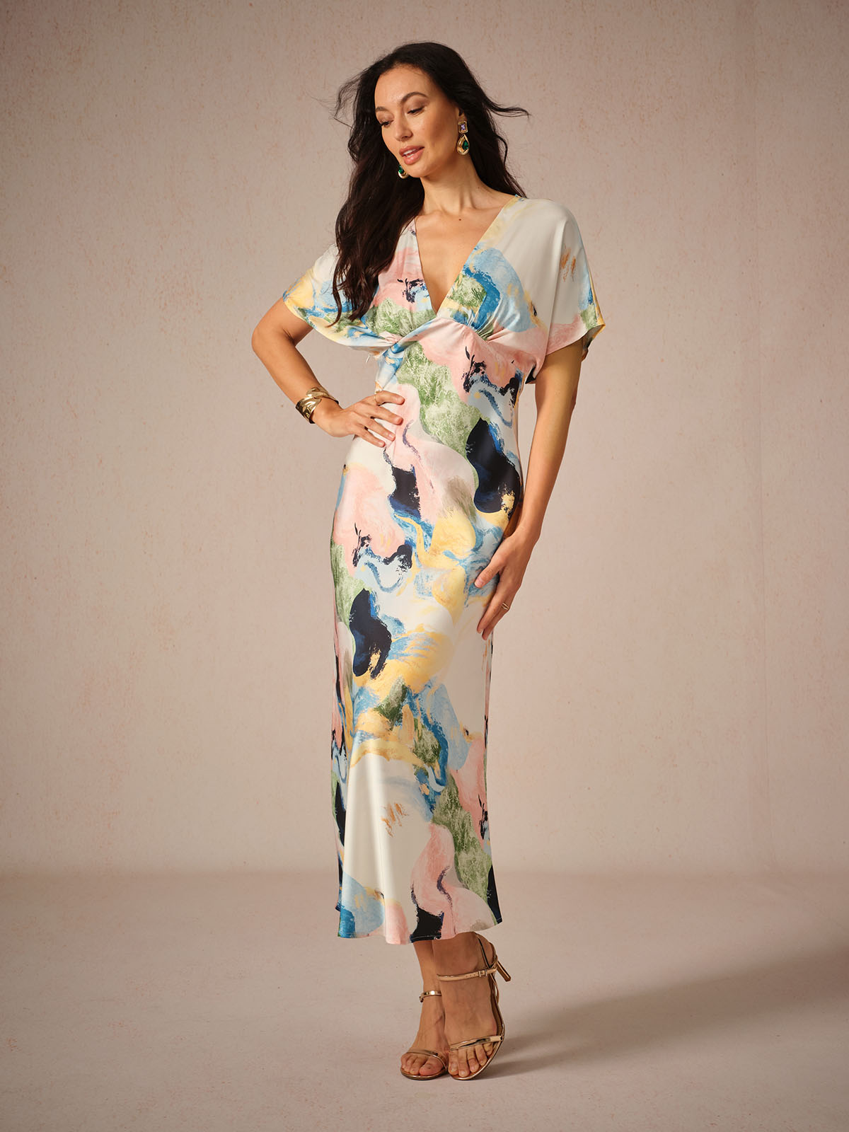 Maxikleid aus Satin mit Batikmuster und Marmorprint