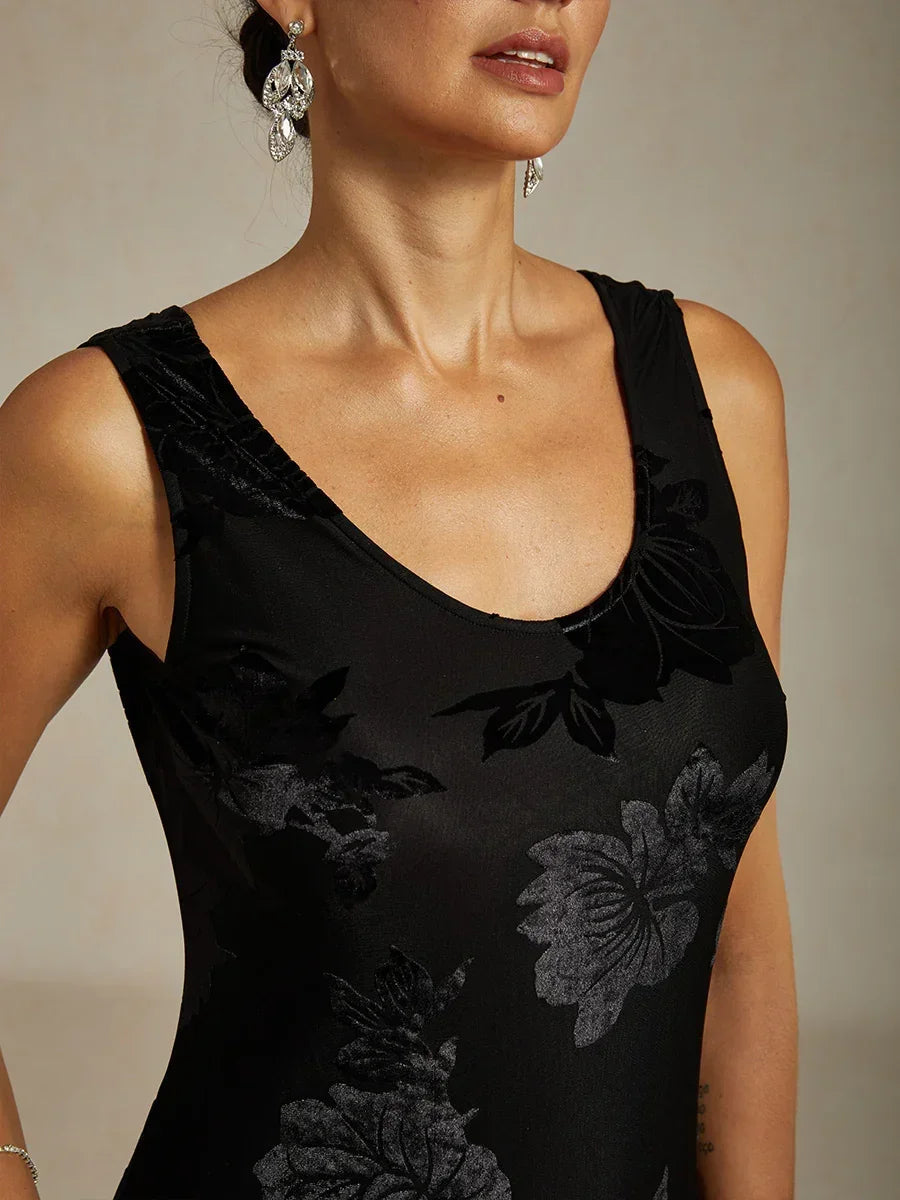 Abito da sera in chiffon floreale blu navy con orlo asimmetrico