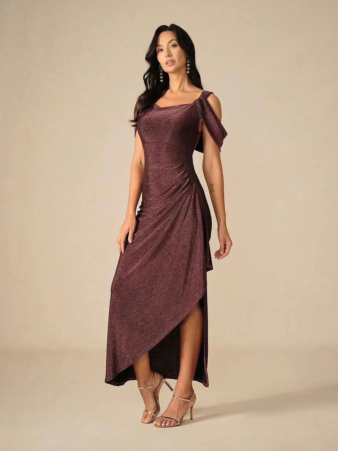 Robe en maille pailletée à épaules dénudées et longueur cheville