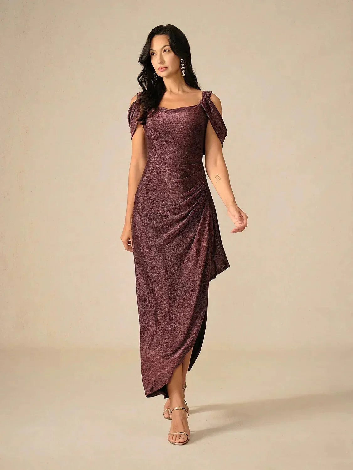 Robe en maille pailletée à épaules dénudées et longueur cheville