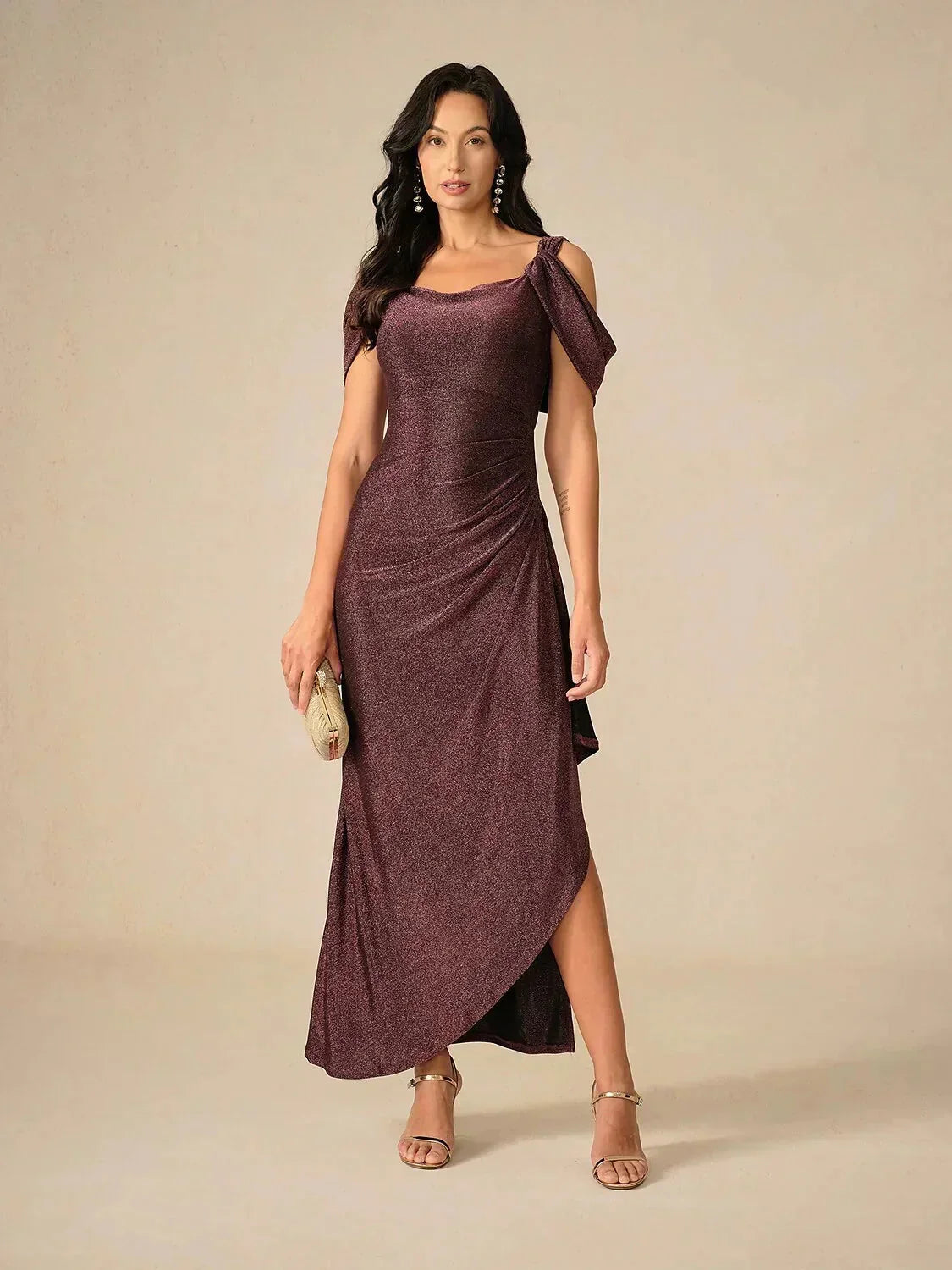 Robe en maille pailletée à épaules dénudées et longueur cheville