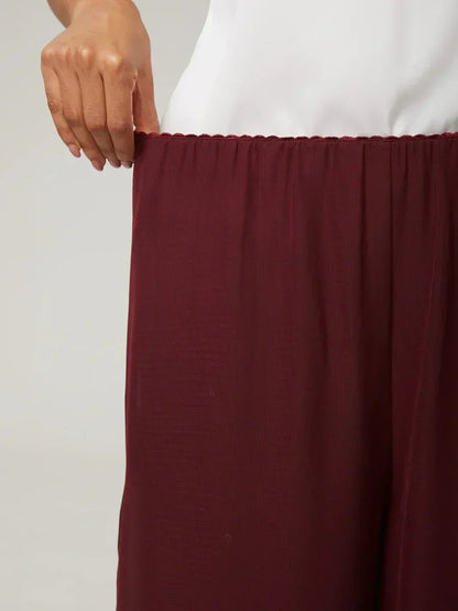 Pantalón de pierna recta con sobreposición de pierna dividida de gasa