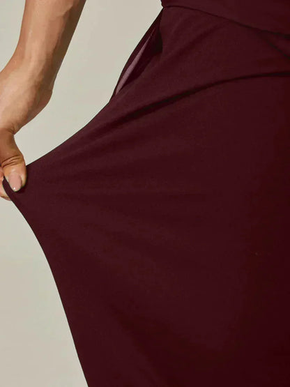 Kurze Hose mit geradem Bein und Chiffon-Überzug mit Schlitz am Bein