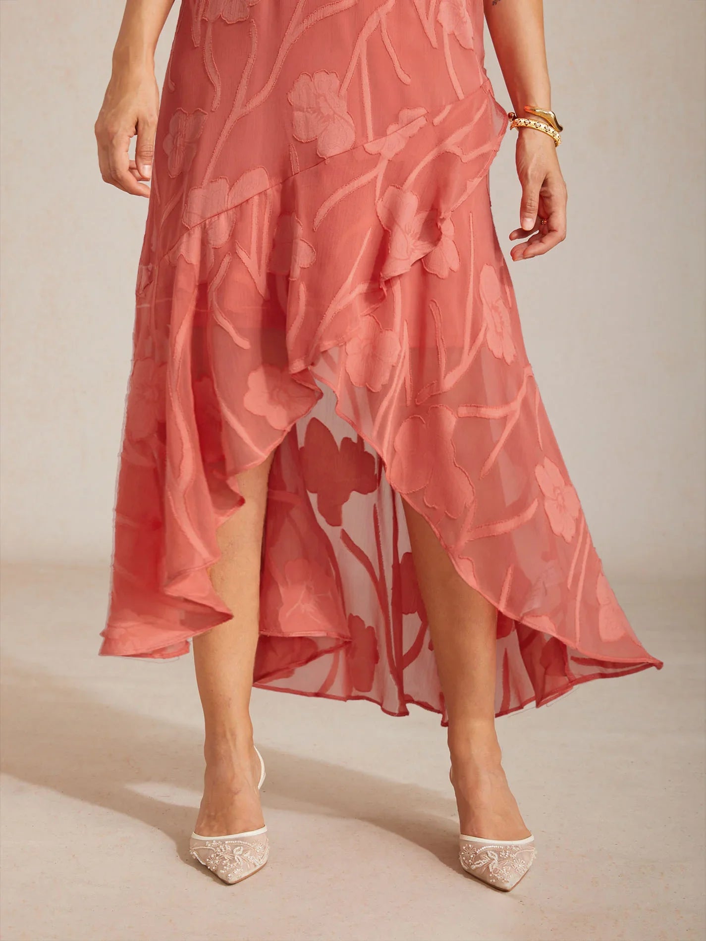 Ärmelloses Abendkleid aus Chiffon mit Blumenmuster und asymmetrischem Saum