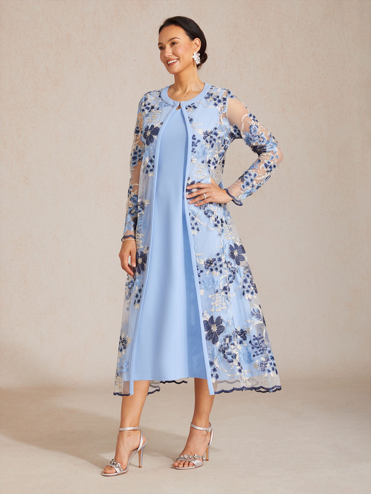 Lange Jacke aus Spitze mit Blumenstickerei