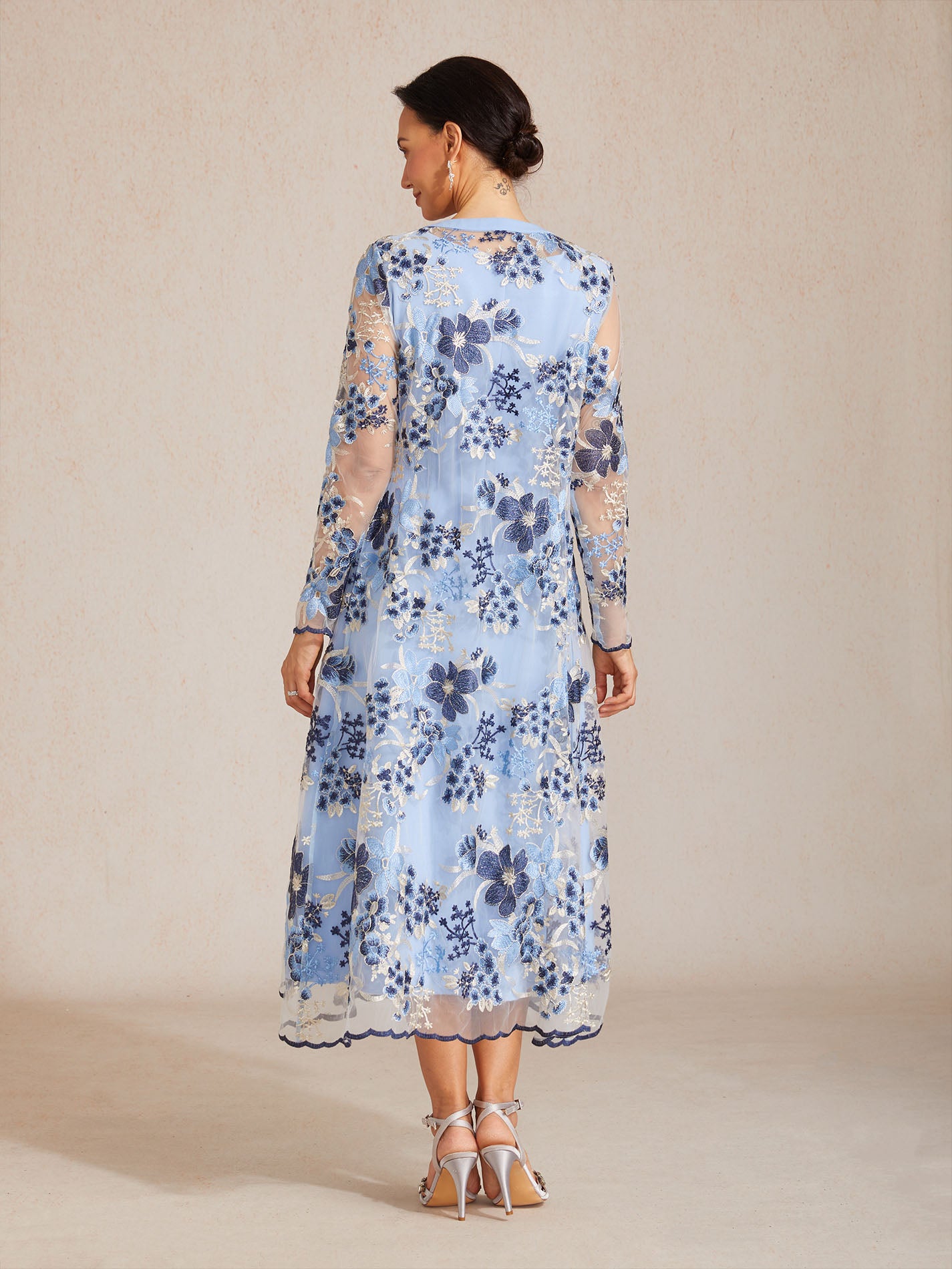 Lange Jacke aus Spitze mit Blumenstickerei