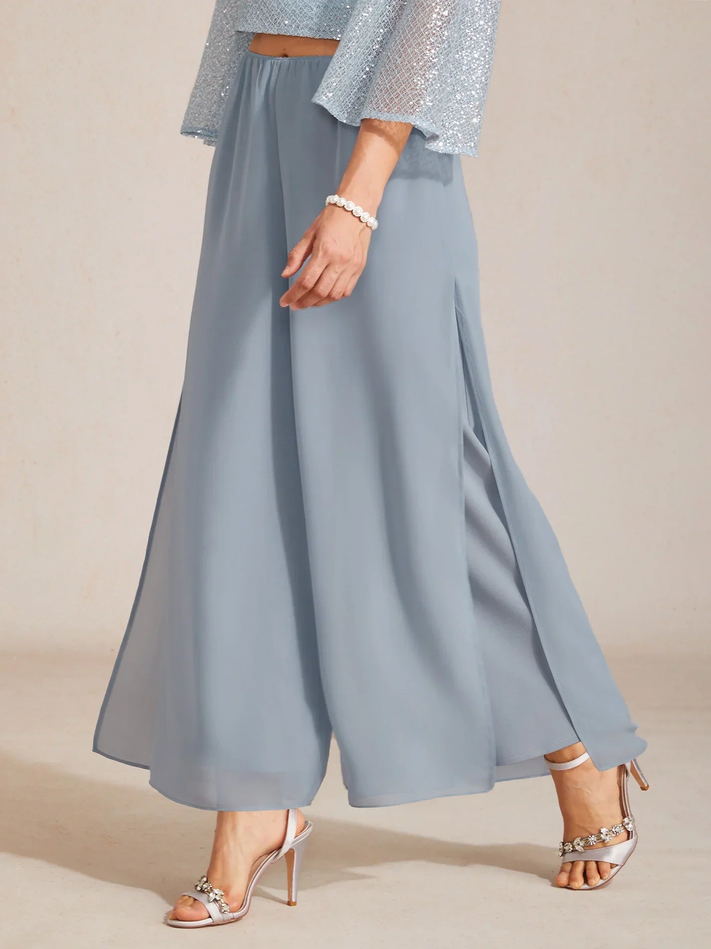Pantaloni a gamba dritta con sovrapposizione in chiffon e spacco laterale