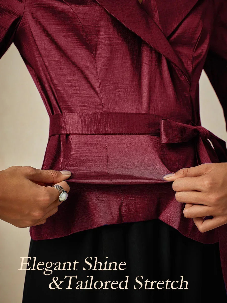 Blusa in taffetà elasticizzato con maniche 3/4 e dettaglio cintura annodata