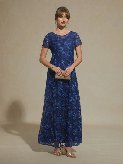 Abito a linea A con pizzo a rosetta e decorazioni in paillettes