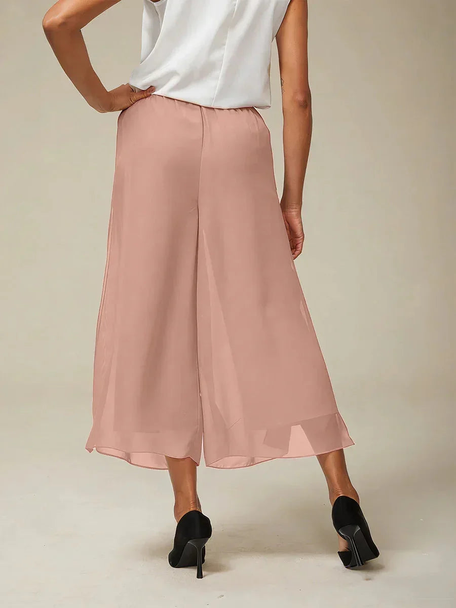 Kurze Hose mit geradem Bein und Chiffon-Überzug mit Schlitz am Bein