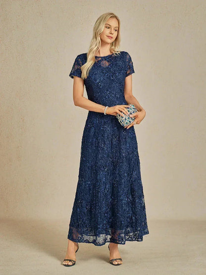 A-Linien-Kleid aus Rosettenspitze mit Paillettenverzierung