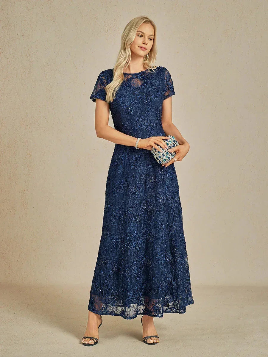 Abito a linea A con pizzo a rosetta e decorazioni in paillettes