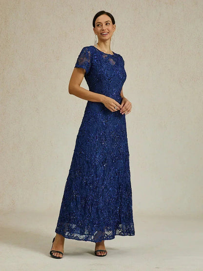 Abito a linea A con pizzo a rosetta e decorazioni in paillettes