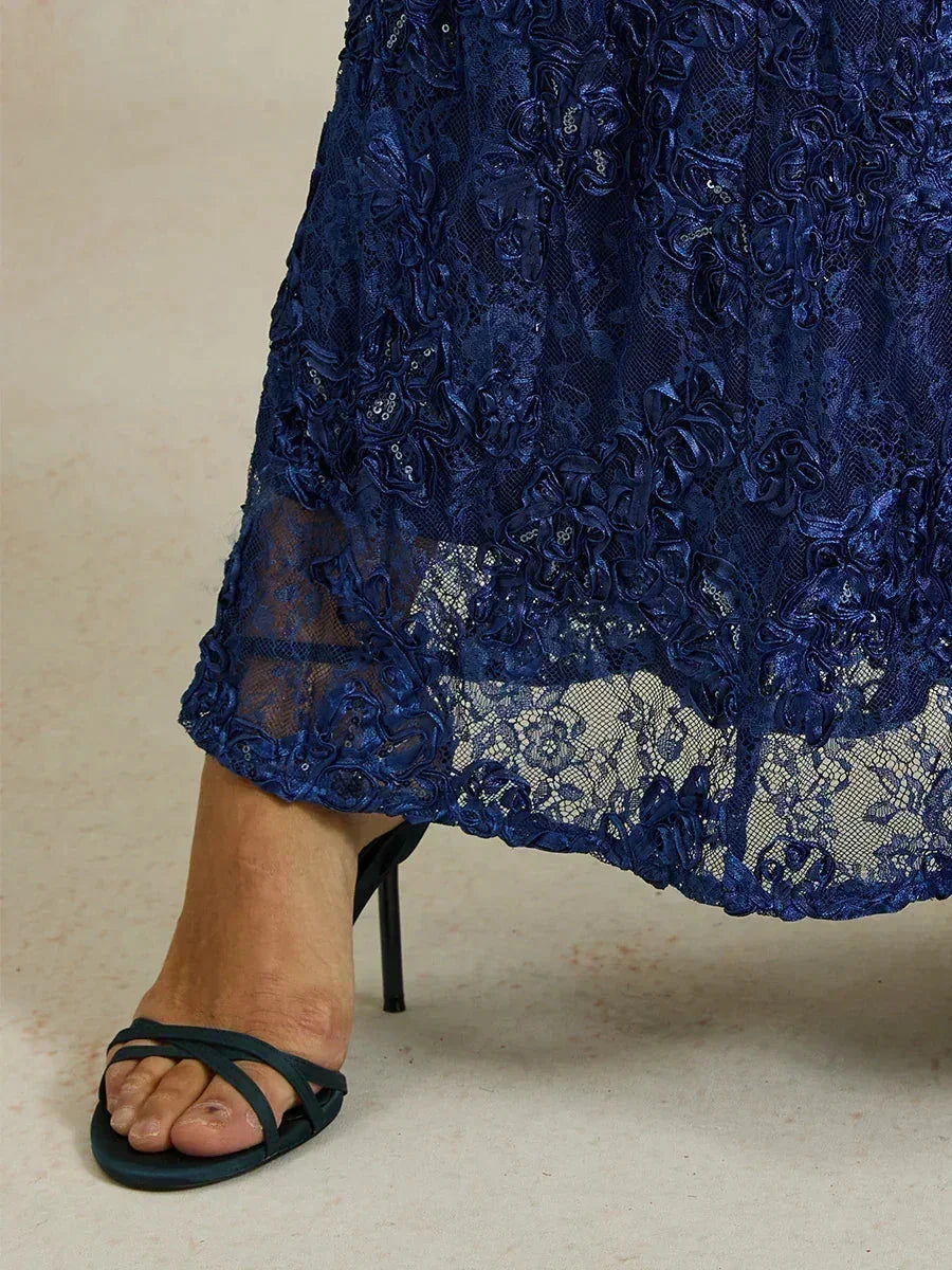 A-Linien-Kleid aus Rosettenspitze mit Paillettenverzierung