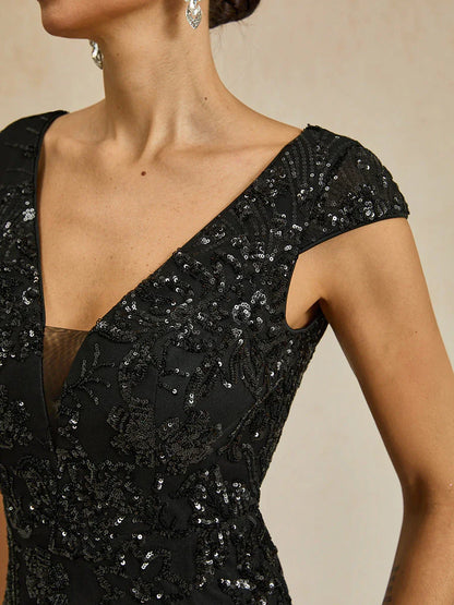 Robe fourreau à col en V et sequins perlés