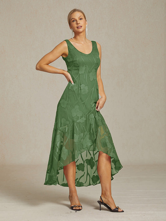 Ärmelloses Abendkleid aus Blumenchiffon mit asymmetrischem Saum