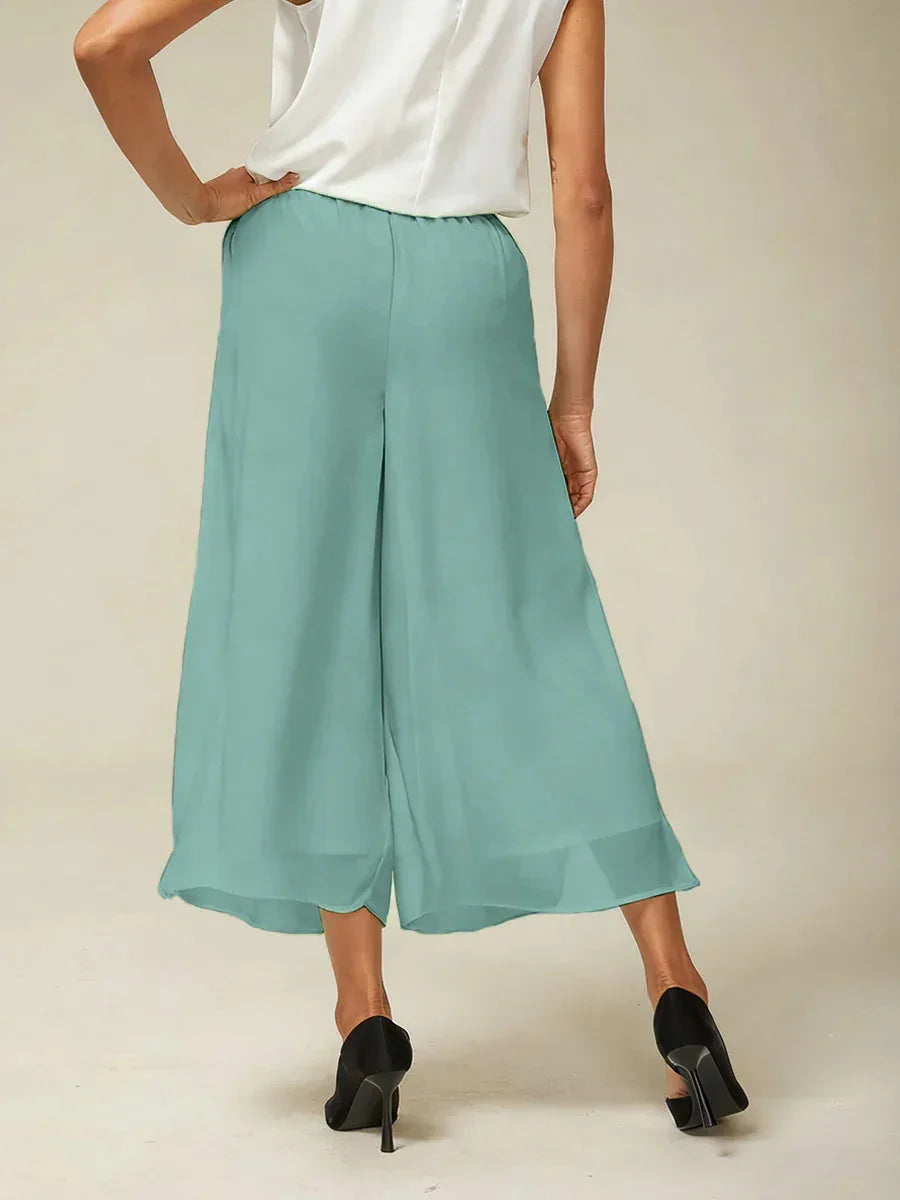 Kurze Hose mit geradem Bein und Chiffon-Überzug mit Schlitz am Bein