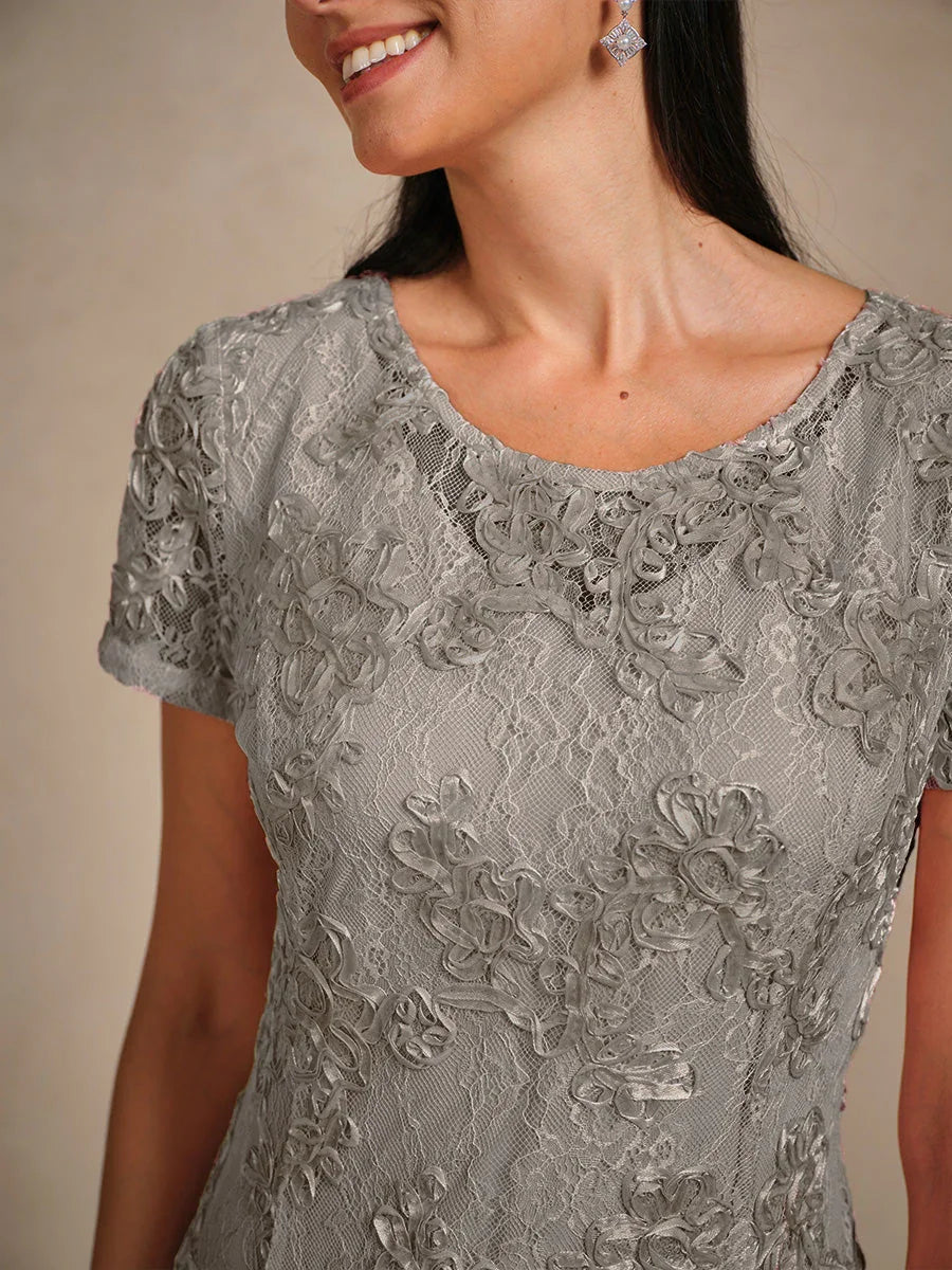 A-Linien-Kleid aus Rosettenspitze mit Paillettenverzierung