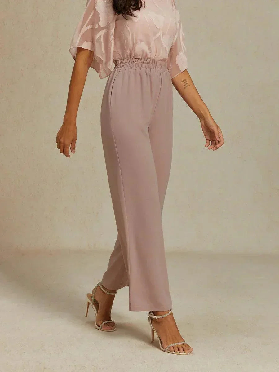 Weite Hose mit mittelhohem Bund und Taschen