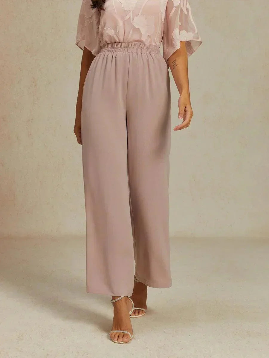 Weite Hose mit mittelhohem Bund und Taschen