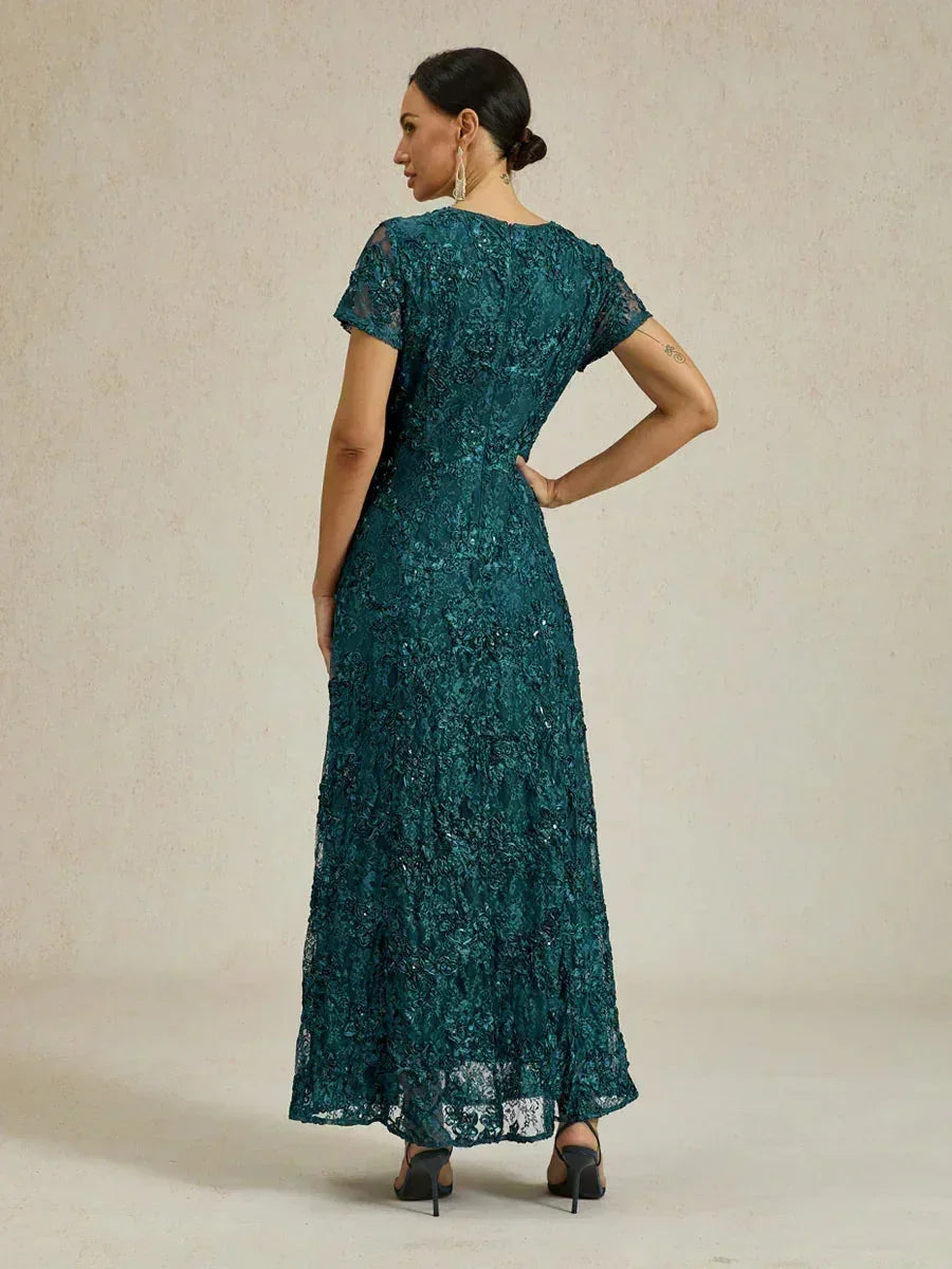 Vestido línea A con encaje roseta y adornos de lentejuelas