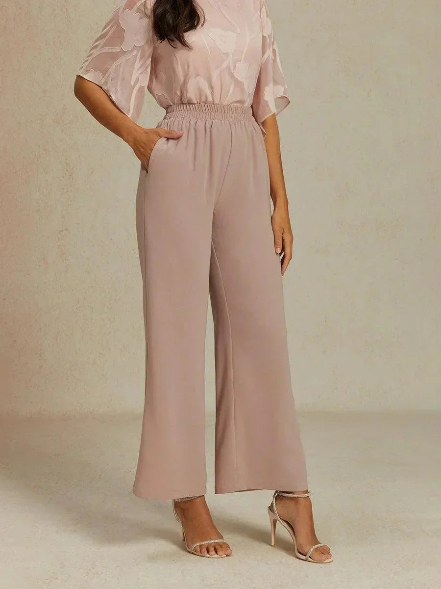 Weite Hose mit mittelhohem Bund und Taschen