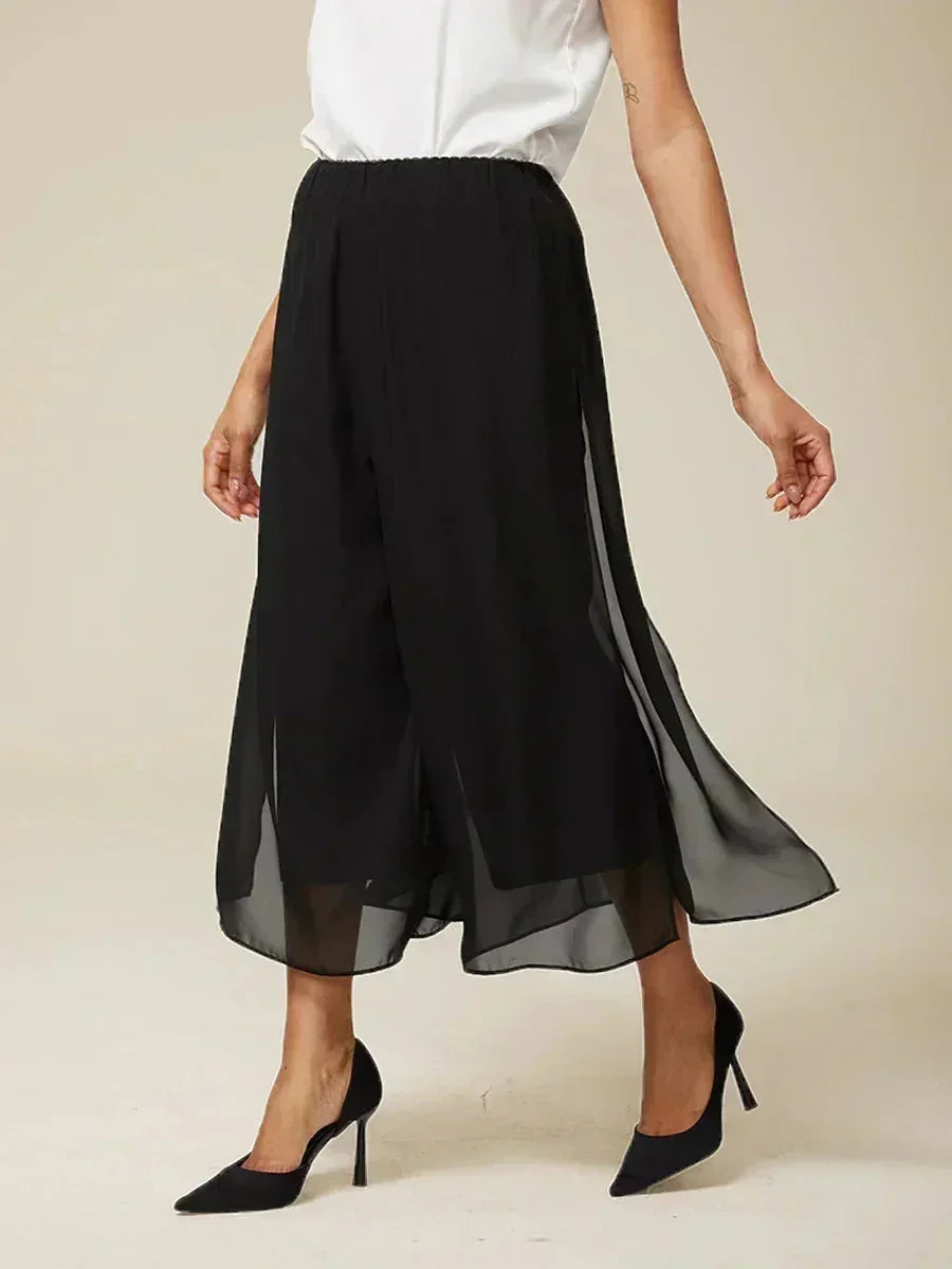 Kurze Hose mit geradem Bein und Chiffon-Überzug mit Schlitz am Bein