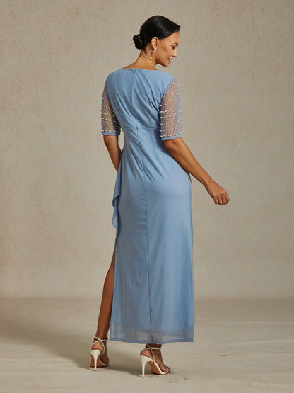 Elegantes Abendkleid mit verzierten Volantärmeln