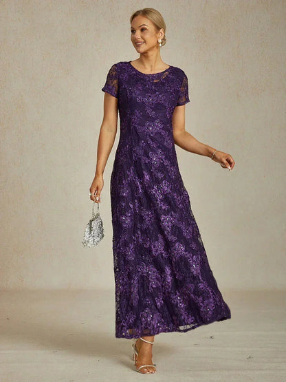 Abito a linea A con pizzo a rosetta e decorazioni in paillettes