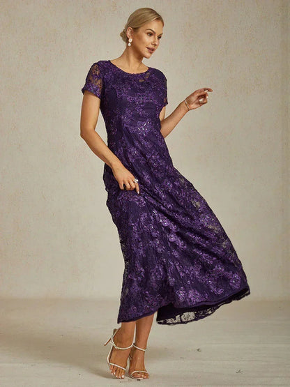 Abito a linea A con pizzo a rosetta e decorazioni in paillettes