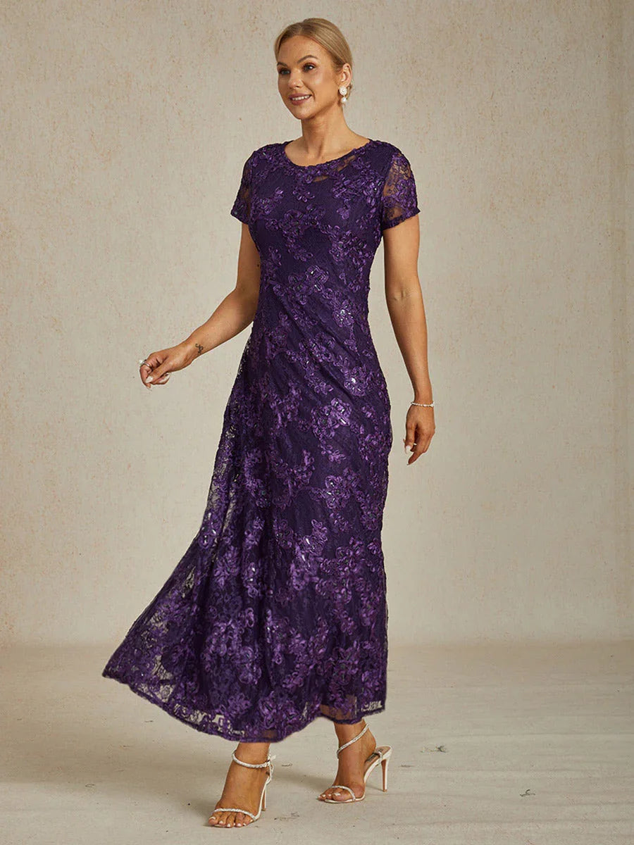 Abito a linea A con pizzo a rosetta e decorazioni in paillettes