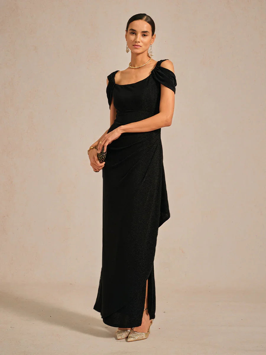 Vestido de malla con brillo y hombros descubiertos