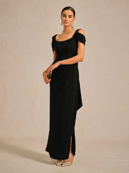 Vestido de malla con brillo y hombros descubiertos