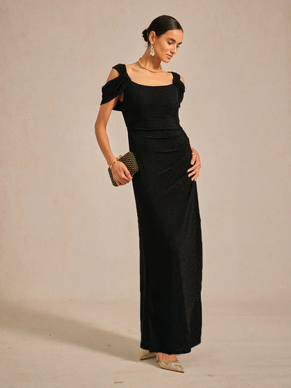 Vestido de malla con brillo y hombros descubiertos