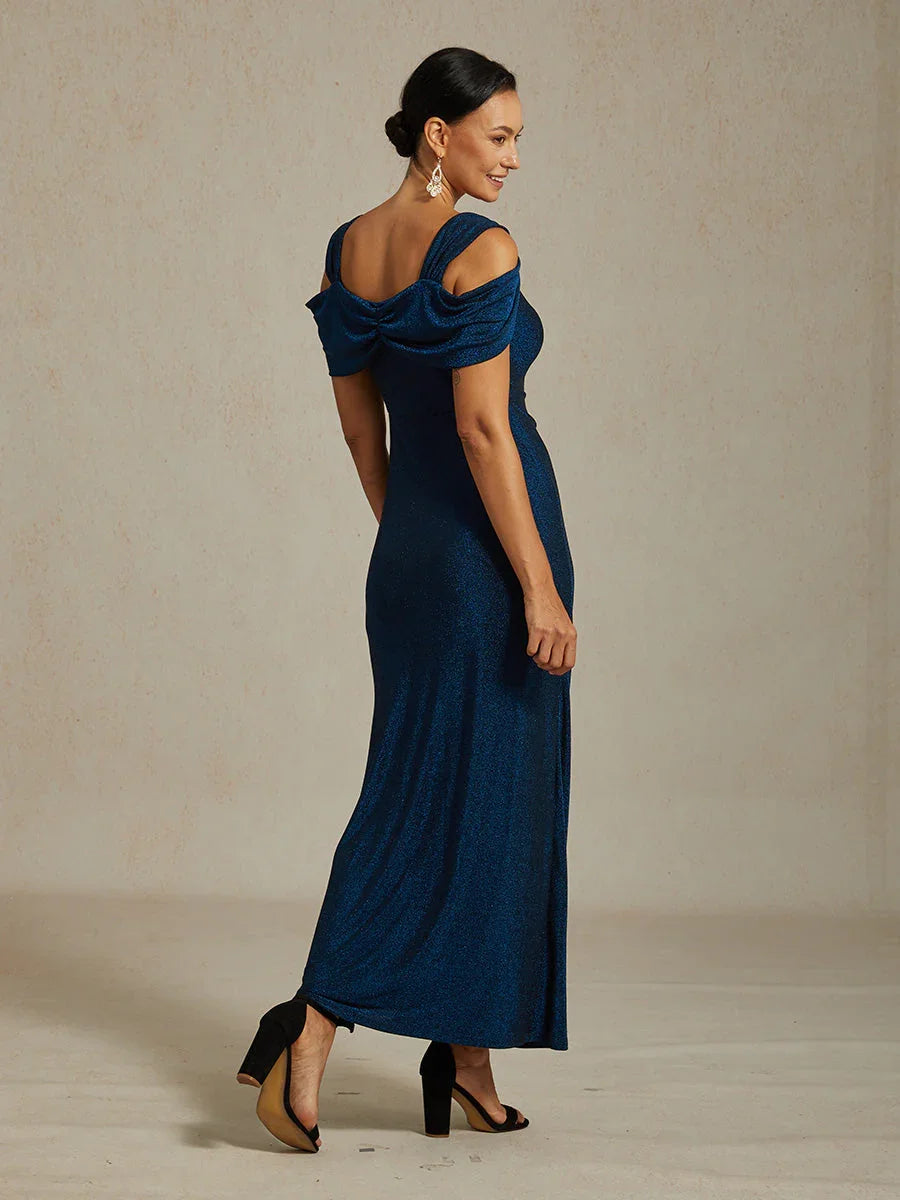 Vestido de malla con brillo y hombros descubiertos