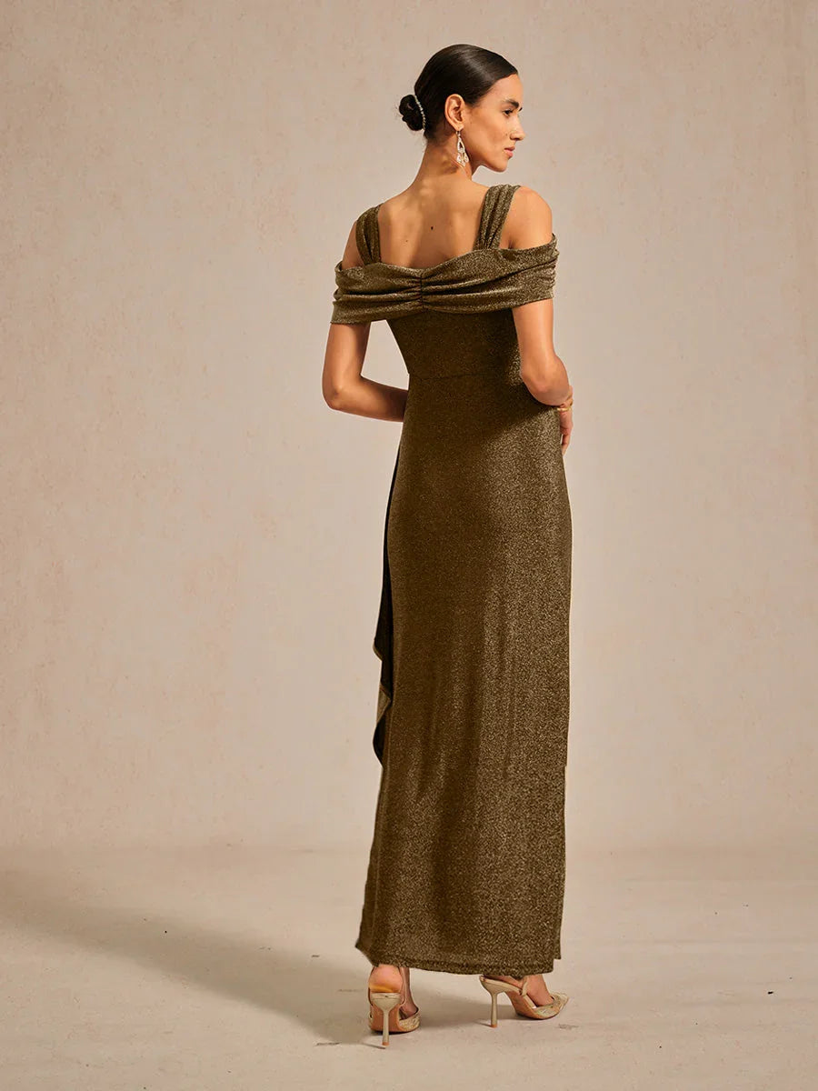 Vestido de malla con brillo y hombros descubiertos