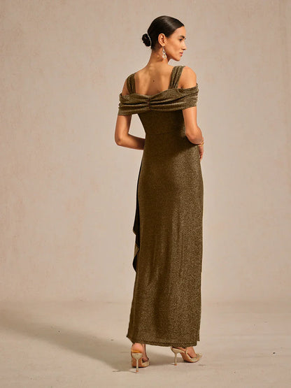 Vestido de malla con brillo y hombros descubiertos