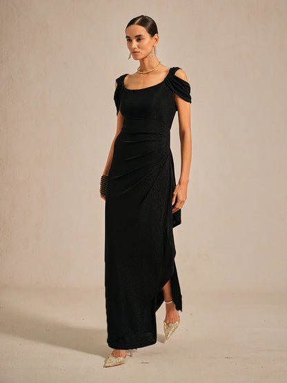 Vestido de malla con brillo y hombros descubiertos