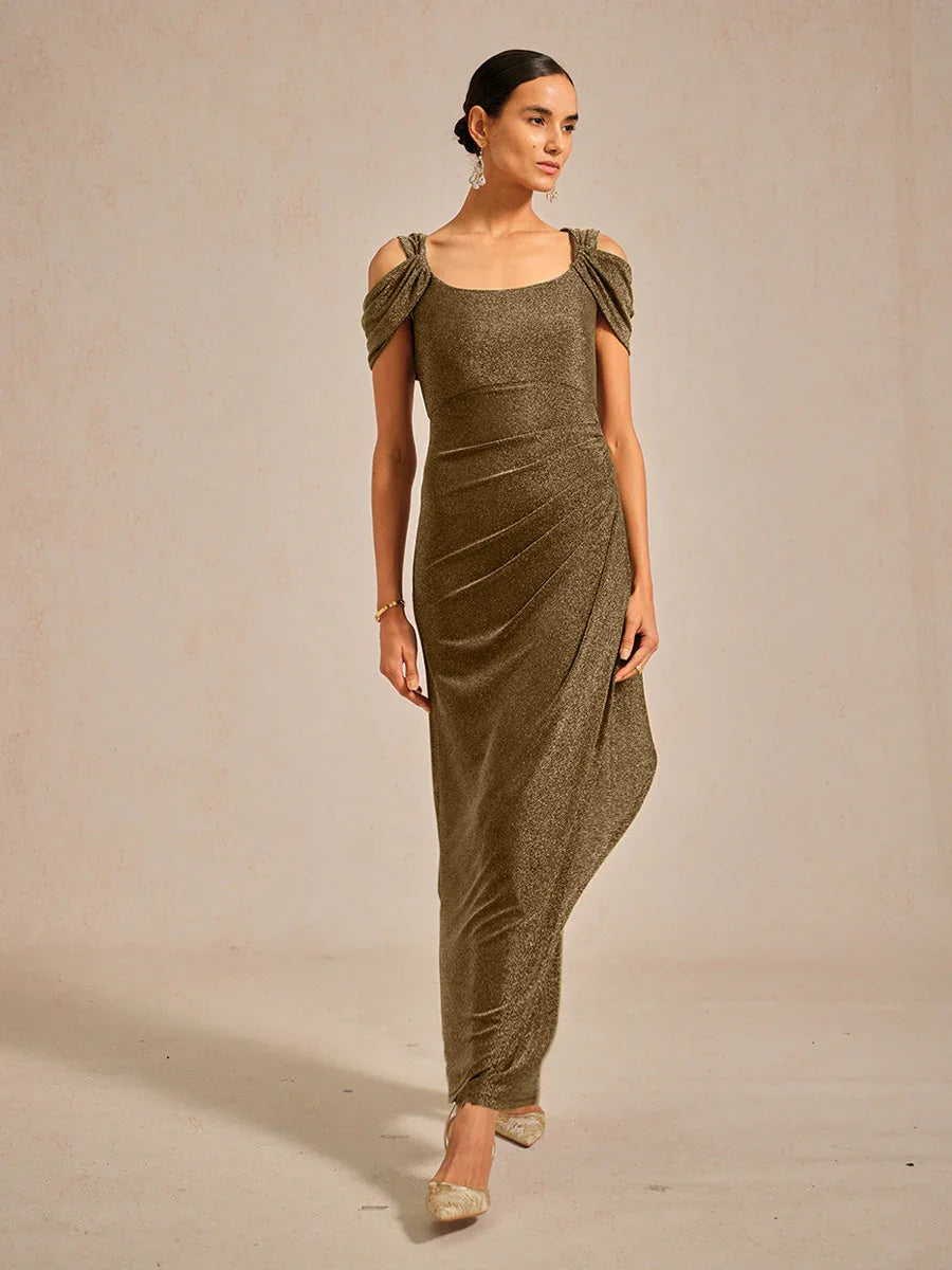 Vestido de malla con brillo y hombros descubiertos