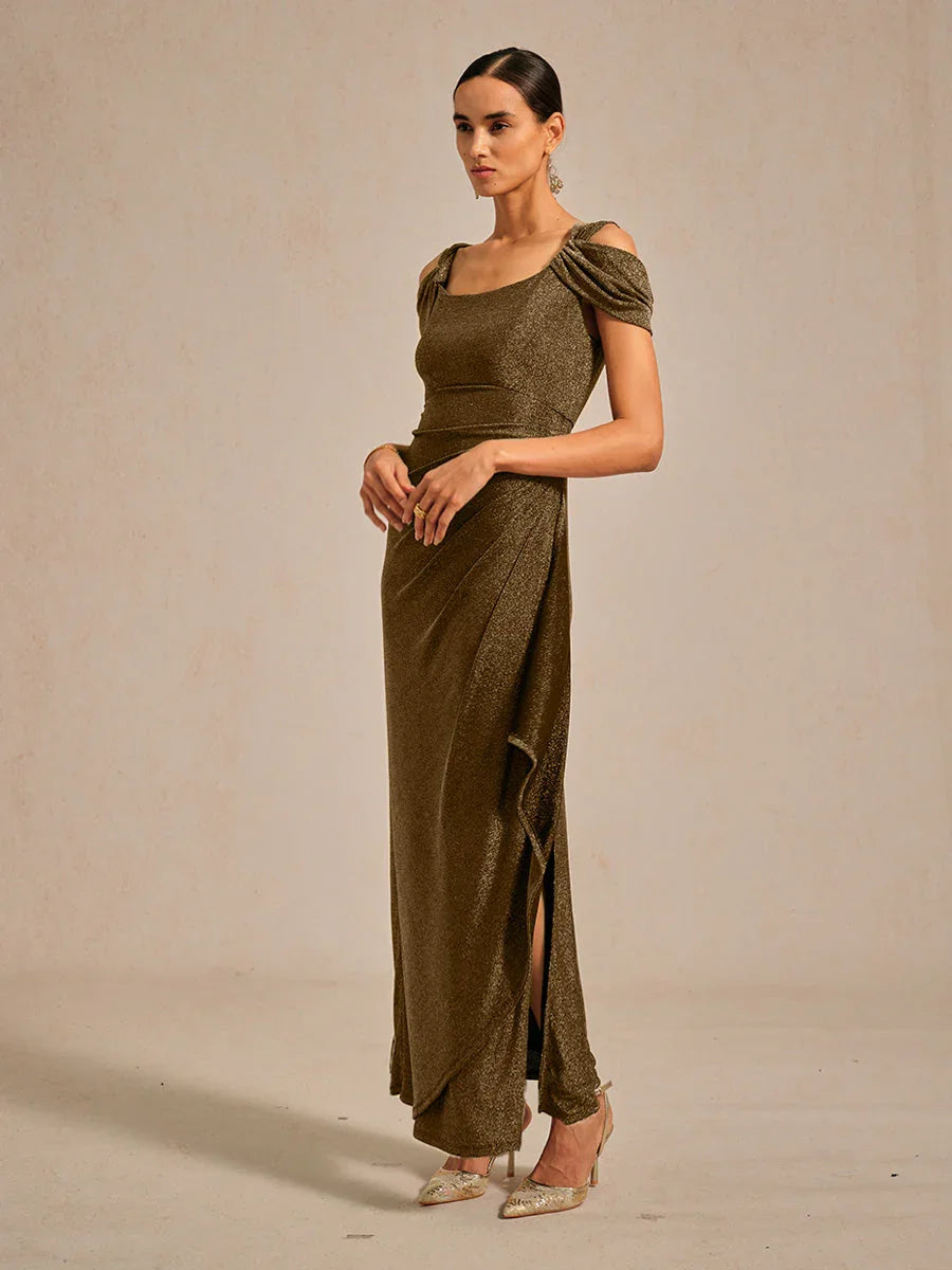 Vestido de malla con brillo y hombros descubiertos