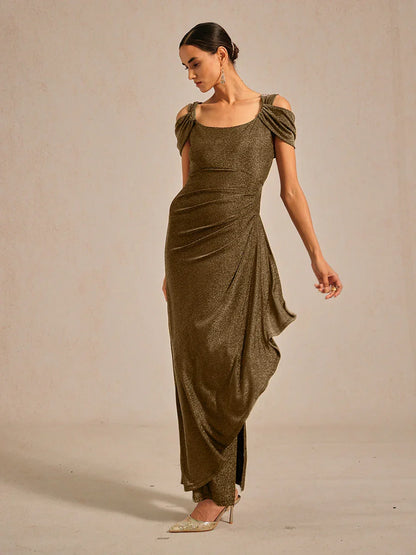 Vestido de malla con brillo y hombros descubiertos