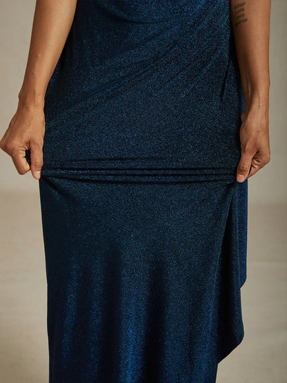 Vestido de malla con brillo y hombros descubiertos